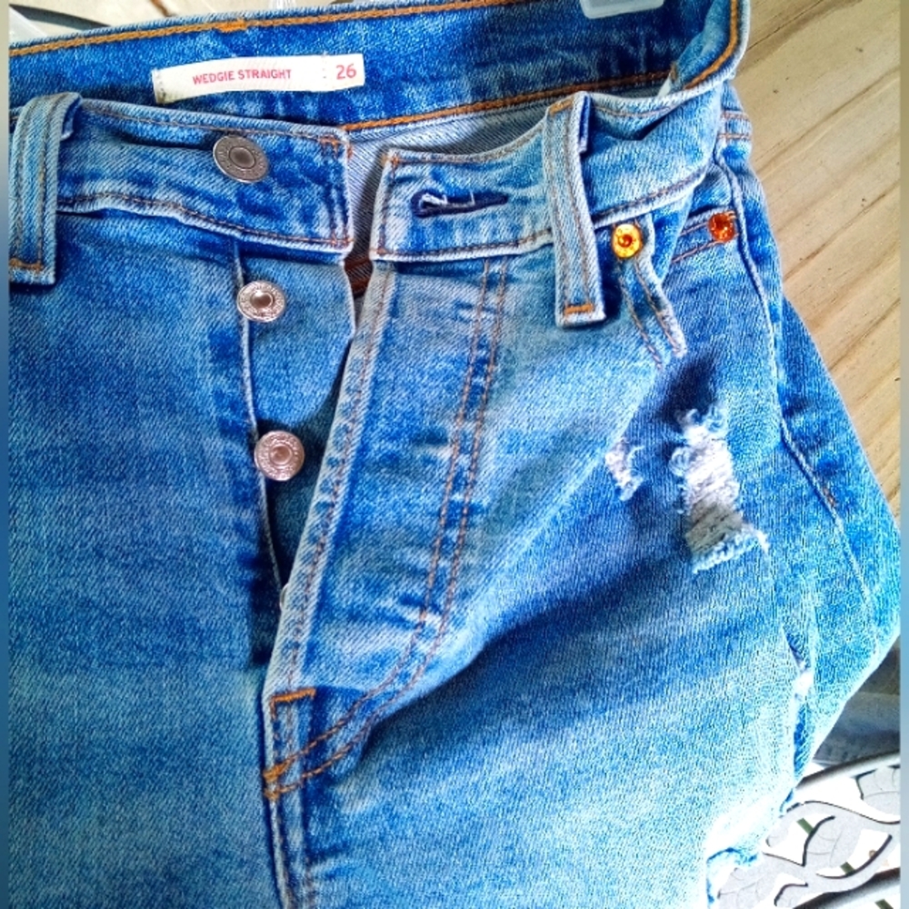 H&M Distressed Jeans!